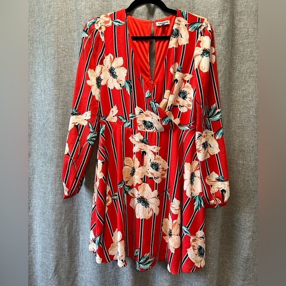 Express Red Floral Long Sleeve Romper Size Small NWT - Picture 3 of 8